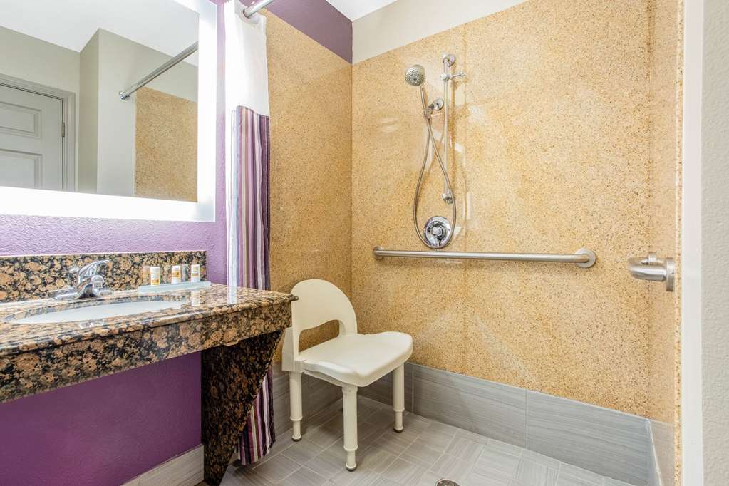 La Quinta Inn & Suites by Wyndham Hillsboro - photo 16