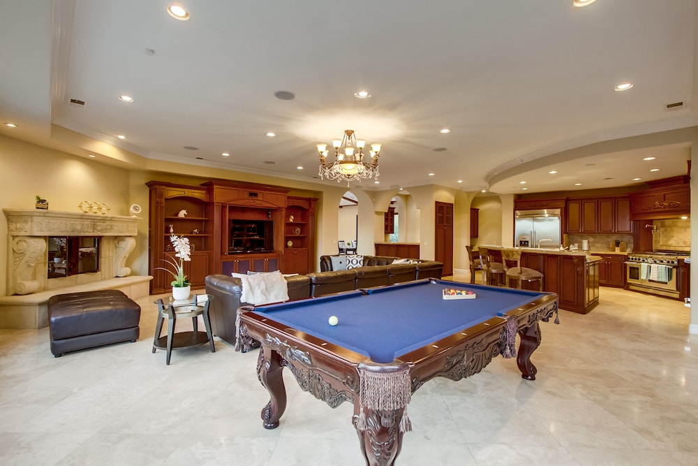 Tropical 5BR La Jolla Retreat by NamaStay - photo 35