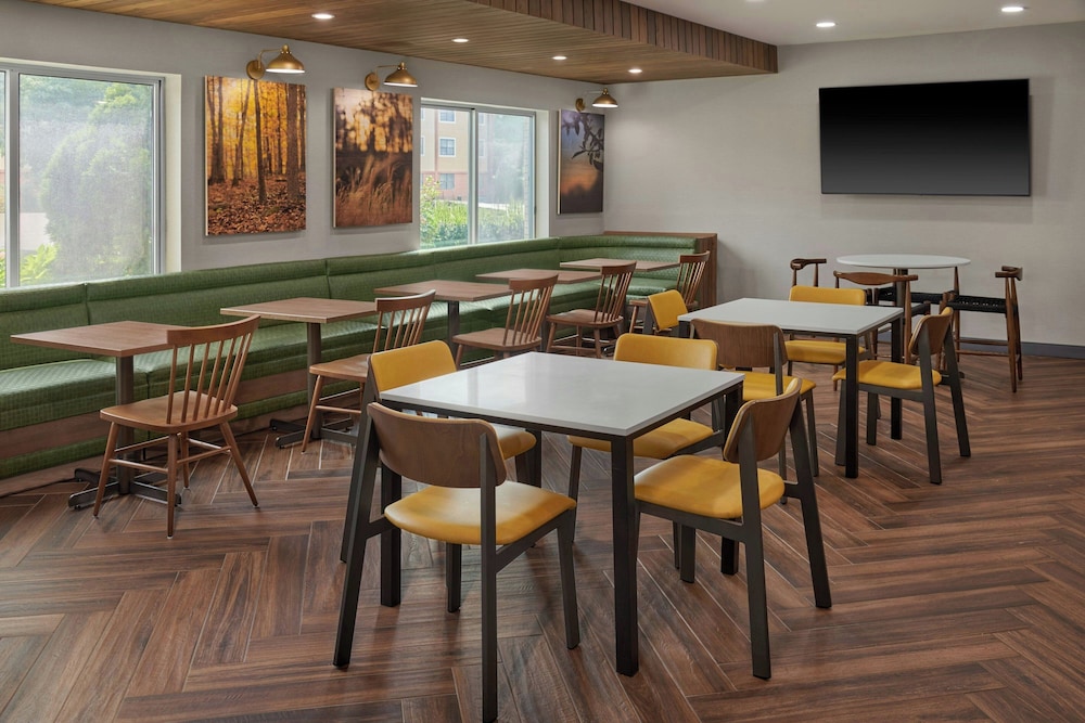 Fairfield Inn & Suites by Marriott Detroit Farmington Hills - photo 32
