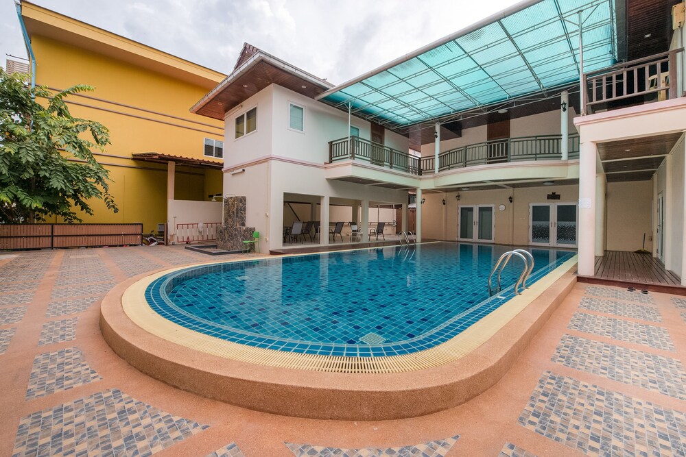 Sea Paradise Hotel in Sattahip, Thailand