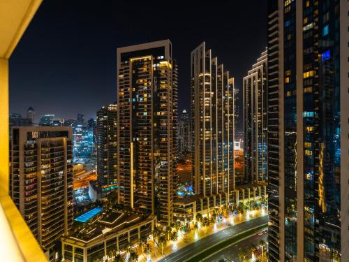 Royal Vista Luxury 3BR Apartment at 29 Boulevard Tower Downtown