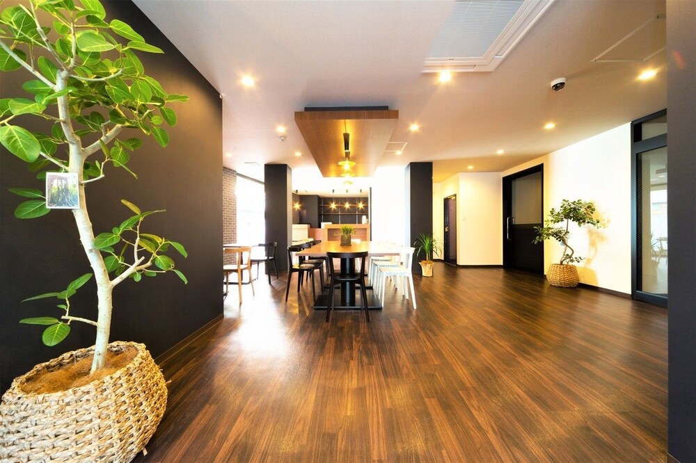 Hirakata Crystal Hotel — hotel in Hirakata