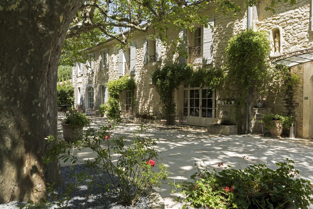 Mas Valentine Hôtel — 4-Star Luxury Hotel in Saint-Remy-De-Provence, France