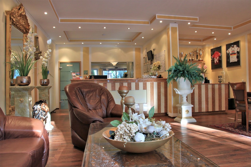 Apart Hotel Scheuer — hotel in Huerth