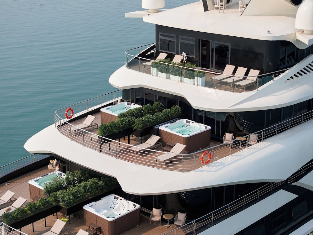 Calista Halong Bay Cruise — 4-Star Luxury Hotel in Ha Long, Vietnam