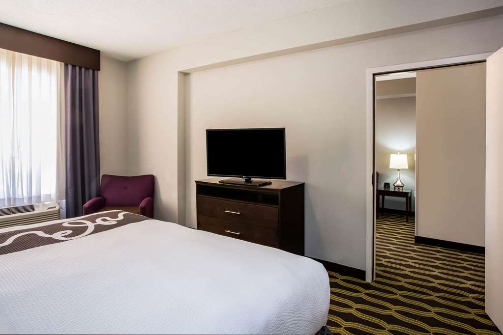 La Quinta Inn & Suites by Wyndham Lynchburg at Liberty Univ. - photo 37