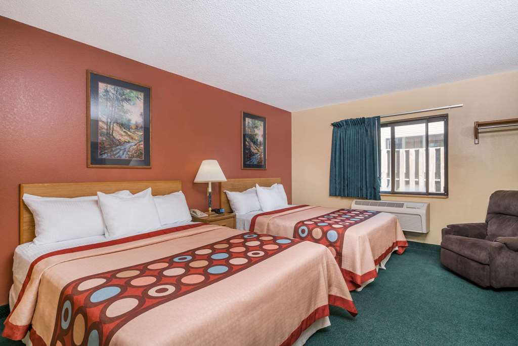 Super 8 by Wyndham Baxter Brainerd Area - photo 4