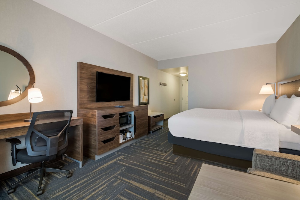 Hampton Inn & Suites Plattsburgh - photo 14