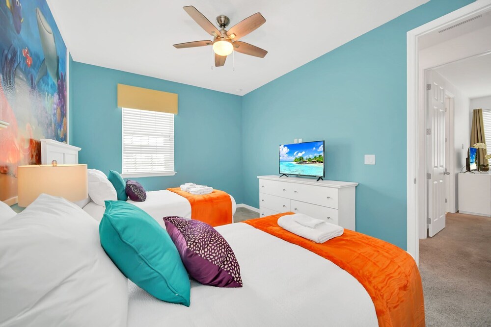 New Decor With Mickey Nemo Tinkerbell & Star Wars Rooms Private Pool and Game Room - photo 10
