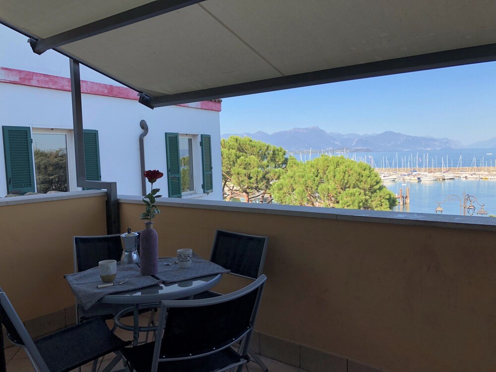Square loft & lounge 4 pax in Desenzano Del Garda, Italy