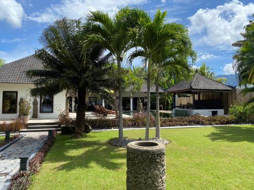 Beautiful Beach Villa Nujum with staff. — 4-Star Luxury Hotel in Lovina, Indonesia