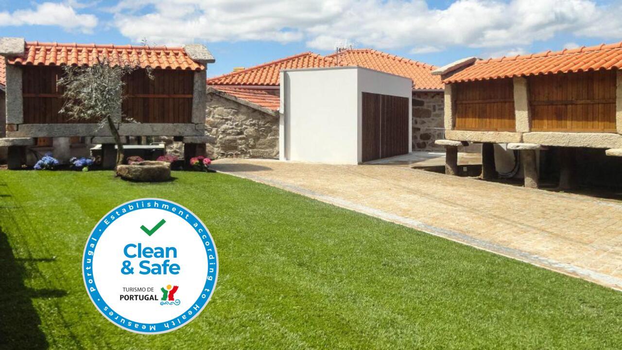 Cantinho Do Cantador - carbon neutral hotel in Moncao