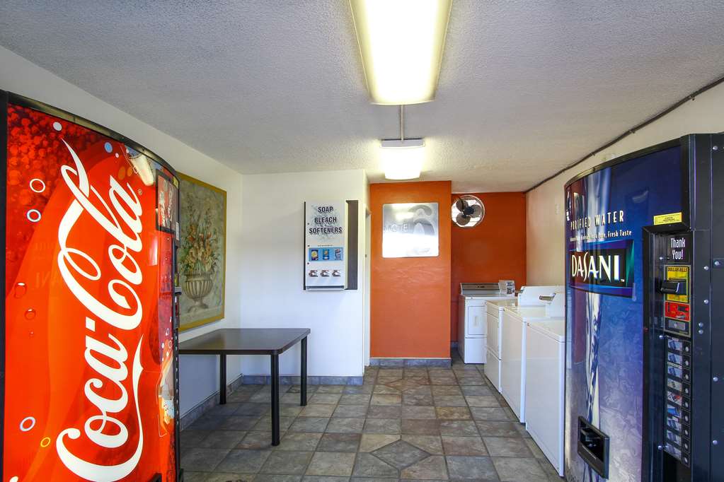 Motel 6 San Diego Airport Harbor - photo 26