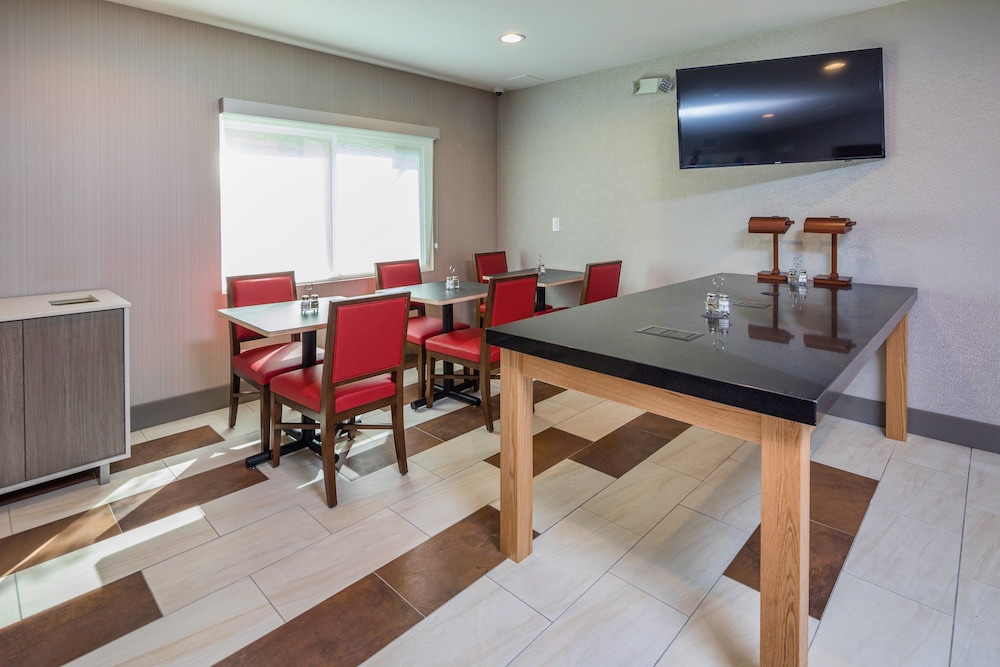 Holiday Inn Express Sunnyvale Silicon Valley by IHG - photo 51