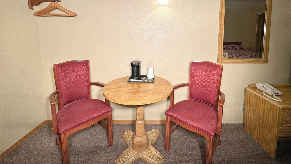 Young's Motel - photo 21