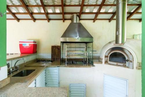 Charmosa Casa Em Condo A 01 Quadra Da Praia Do Sape Ubatuba Com Churrasqueira Forno Pizza Wifi — 4-Star Luxury Hotel in Ubatuba, Brasil