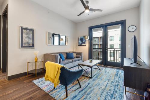 Modern Comfort North Austin with Balcony and Workspace — 4-Star Luxury Hotel in Austin, United States