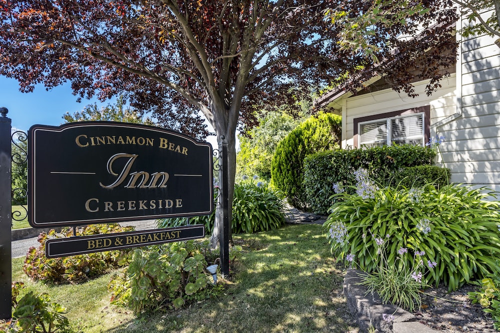Cinnamon Bear Creekside Inn - photo 50