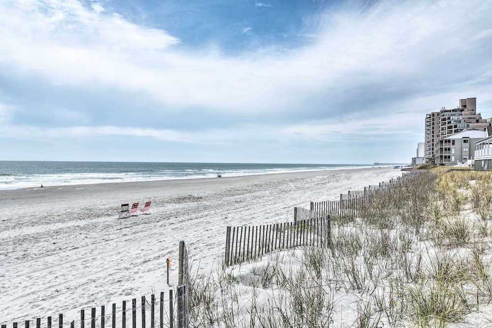 Surfside Beach Home with Resort Perks Walk To Beach - photo 12