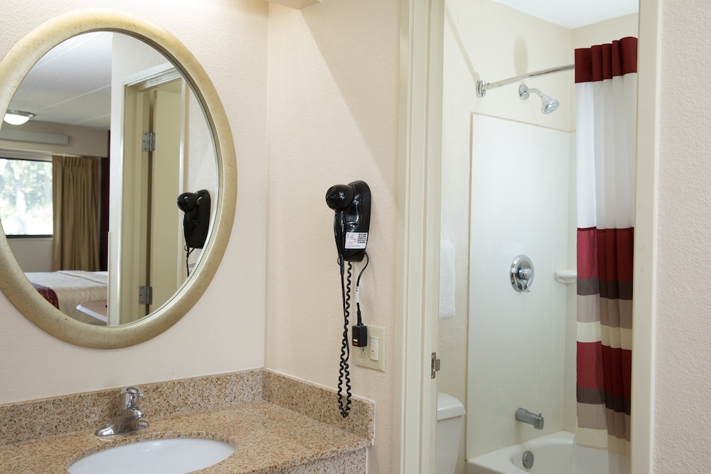 Red Roof Inn Hilton Head Island - photo 25