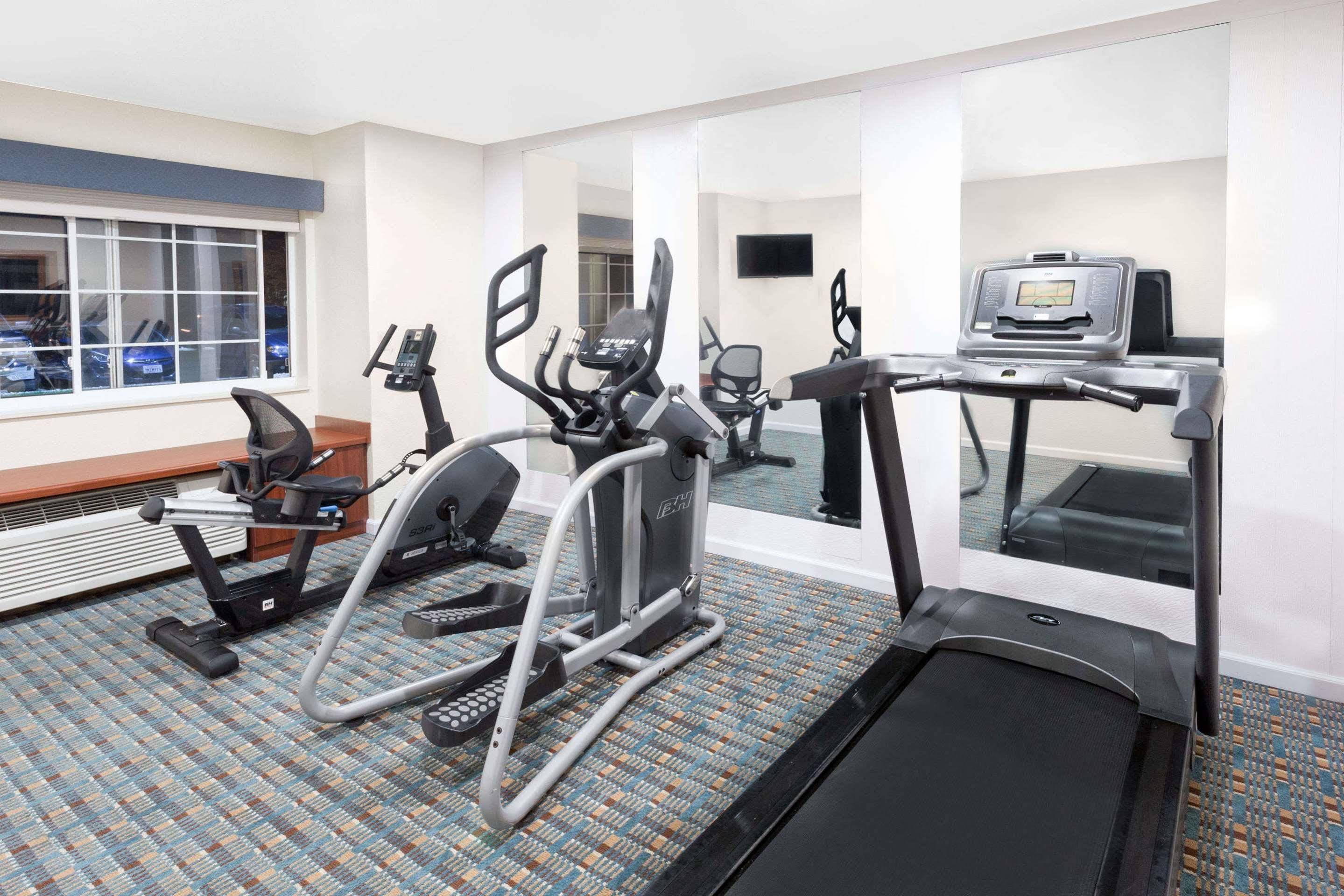 Microtel Inn and Suites by Wyndham Green Bay - photo 16