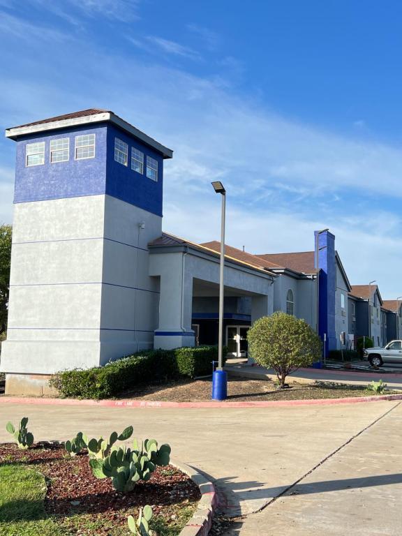 Americas Best Value Inn & Suites Haltom City Ft. Worth - photo 2