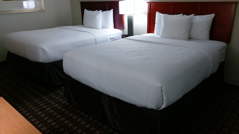 Howard Johnson Hastings - photo 16
