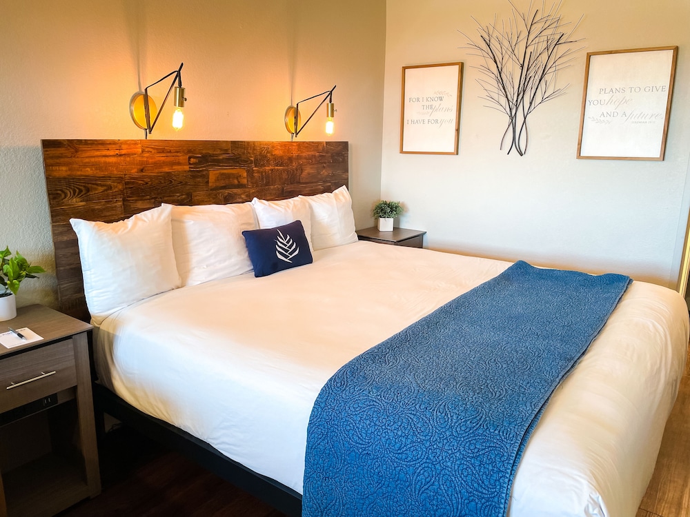 Pinemark Inn & Suites - photo 7