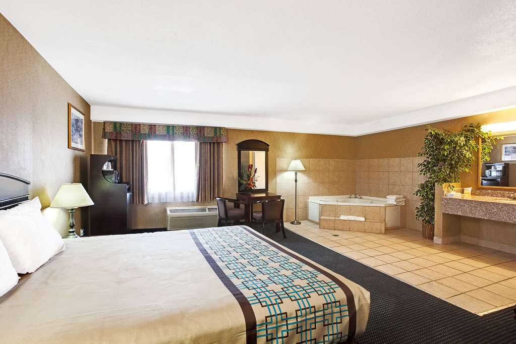 Days Inn & Suites by Wyndham Artesia - photo 18
