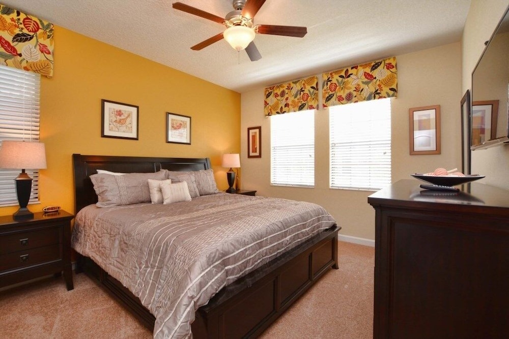 Resort Community Large Private Pool Free Wifi Game Room No Rear Neighbors 6 Bedroom Home by RedAwning - photo 11