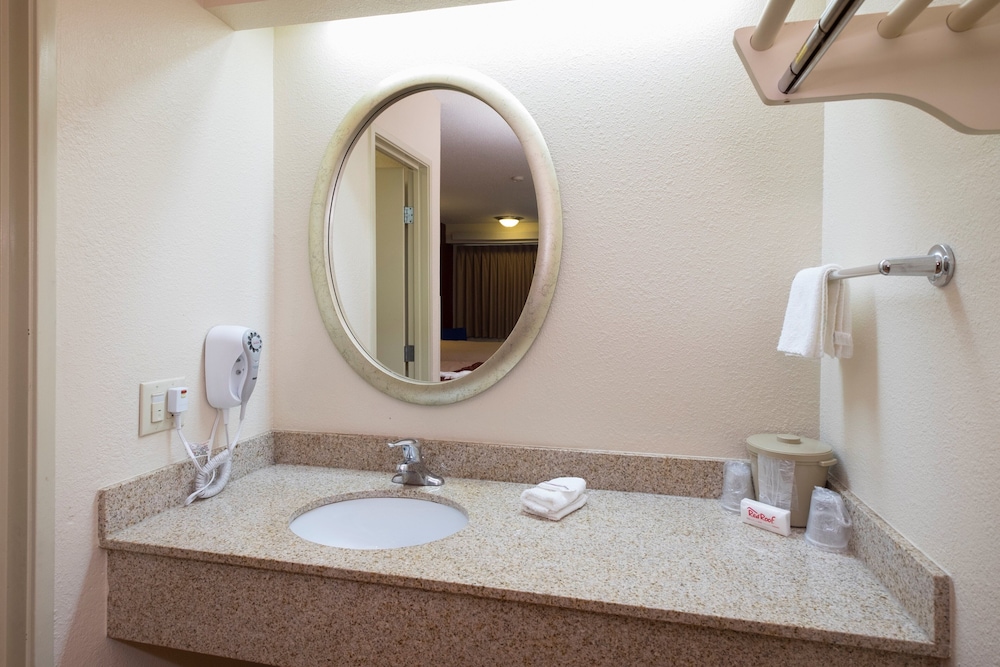 Red Roof Inn Cincinnati Sharonville - photo 19