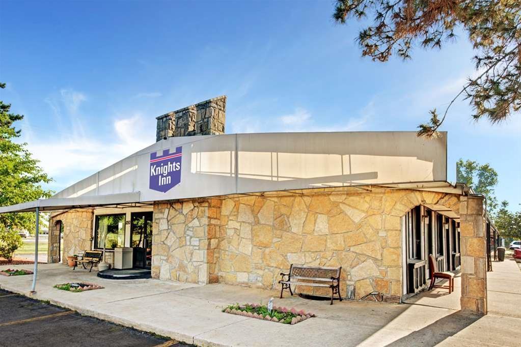 Monroe Knights Inn - featured photo