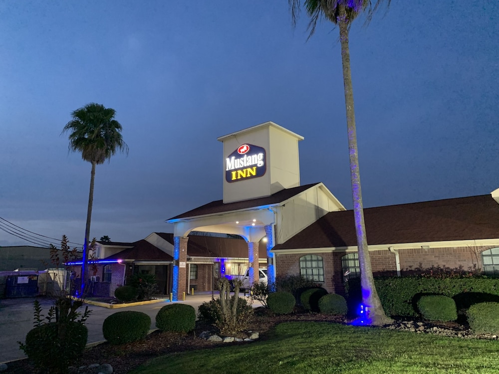 Luxury Inn and Suites - featured photo