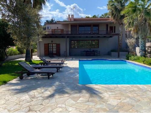 Villa G — 4-Star Luxury Hotel in Anavyssos, Greece