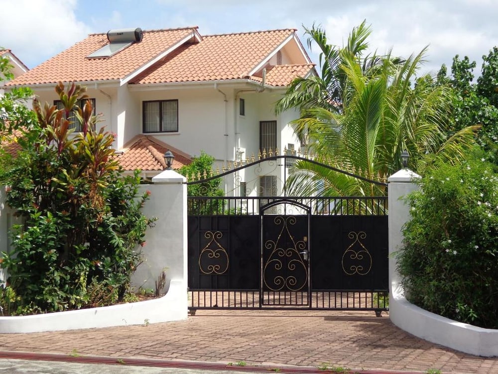 Ocean View Villa Beauvallon Villas — 4-Star Luxury Hotel in Beau Vallon, Seychelles