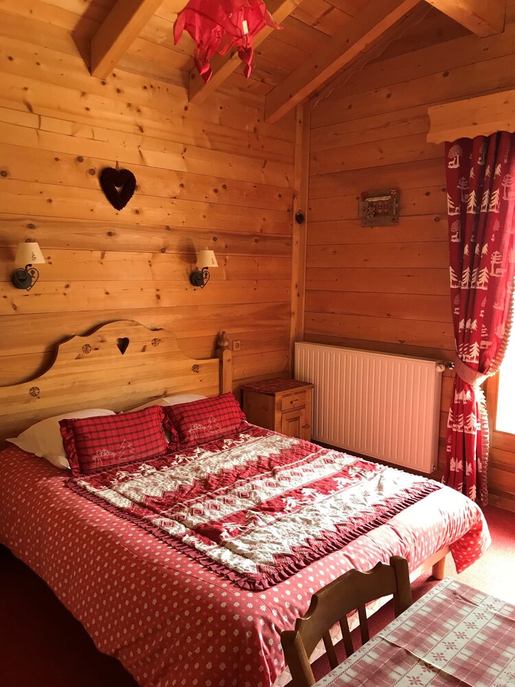 Le Castellan - carbon neutral hotel in Chatel