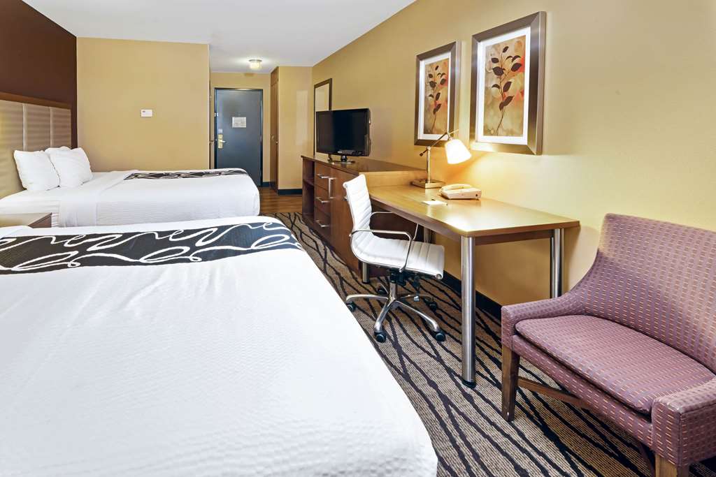 La Quinta Inn & Suites by Wyndham Butte - photo 22