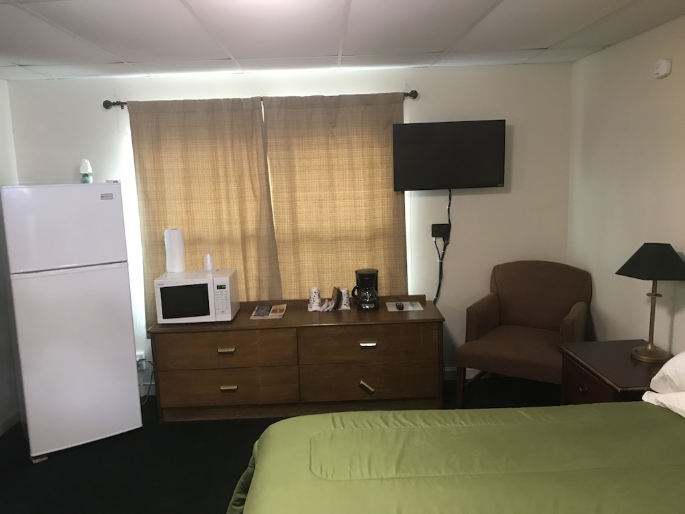 The Evergreen Motel - photo 38