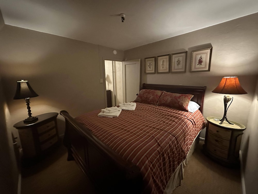 The Oaks B&B Hotel and Spiritual Center - photo 16