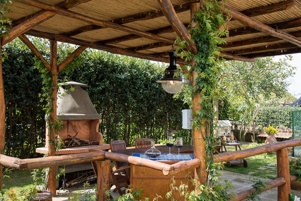 B&B La Casa nel Giardino — 4-Star Luxury Hotel in Piano Di Sorrento, Italy