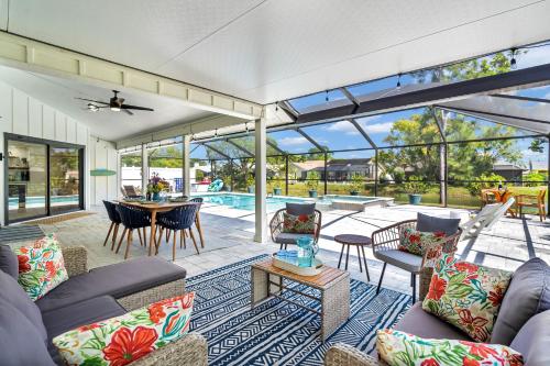 Amazing NEW saltwater pool spa close to AMI & IMG in Bradenton, United States