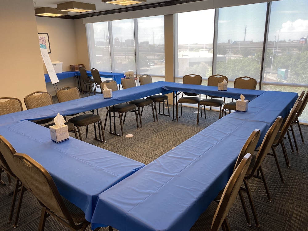 Holiday Inn Express & Suites Albuquerque Historic Old Town by IHG - photo 65