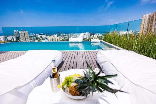 SERENE Infinity Cview pool 4 bedrooms Luxury Penthouse — 4-Star Luxury Hotel in Haifa, Israel