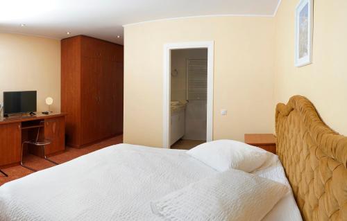 Pensiunea Floarea de Colt — Nucsoara — photo 5