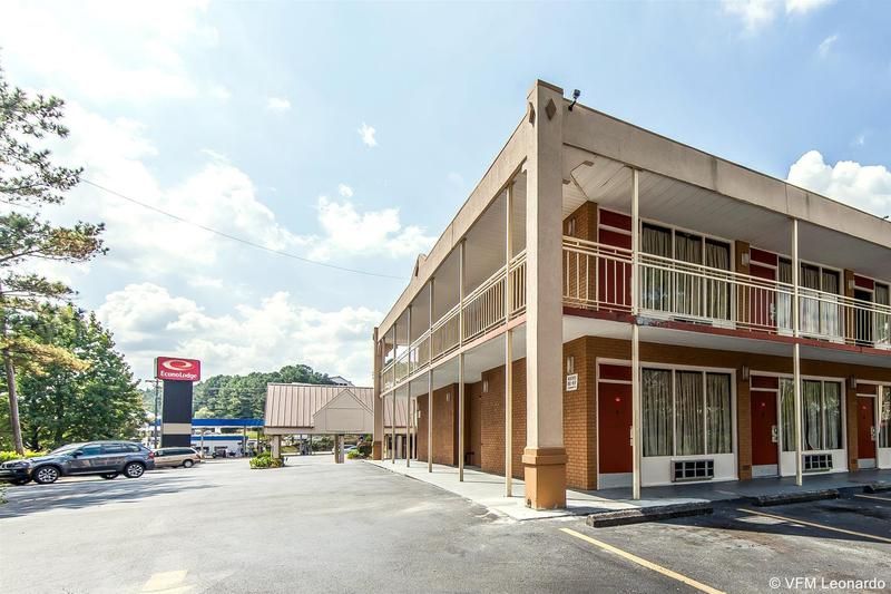 Econo Lodge Cleveland - photo 21