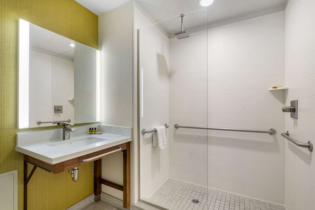 Best Western Plus Gardena Inn & Suites - photo 35