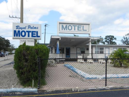 Royal Palms Motel - photo 9