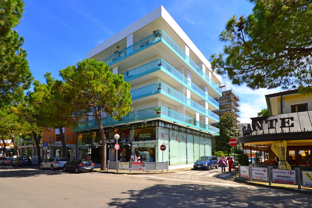 Appartamenti Fiore — 4-Star Luxury Hotel in Lignano Sabbiadoro, Italy
