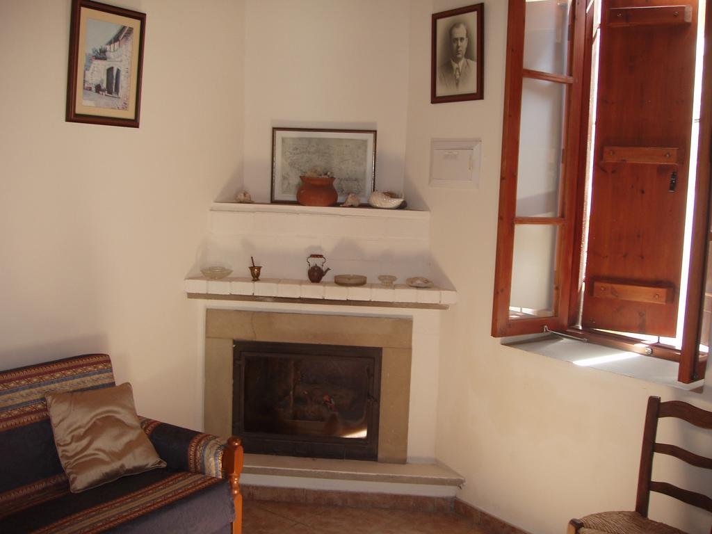 Niovi House