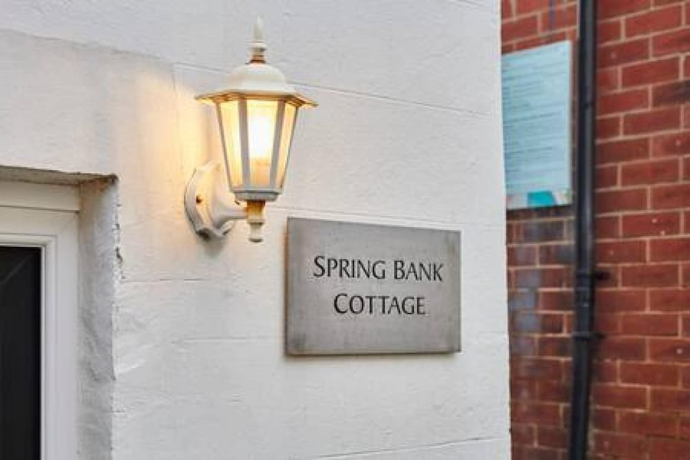 Host Stay Spring Bank Cottage